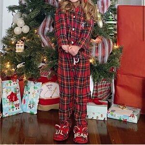 Classic Plaid Christmas Pajama With K monogram
Size 6
EUC
